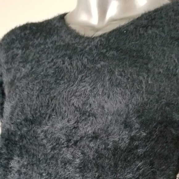 Soft Black sweater - Picture 4 of 4